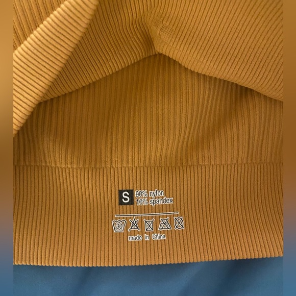 Work out sport bra and shorts (unbranded) not worn - Picture 2 of 4